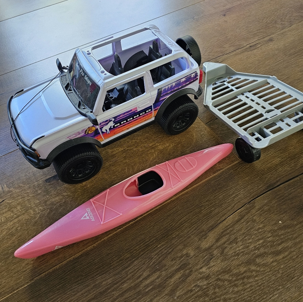 Bass Pro Shop Ford Bronco playset with Kayak and trailer